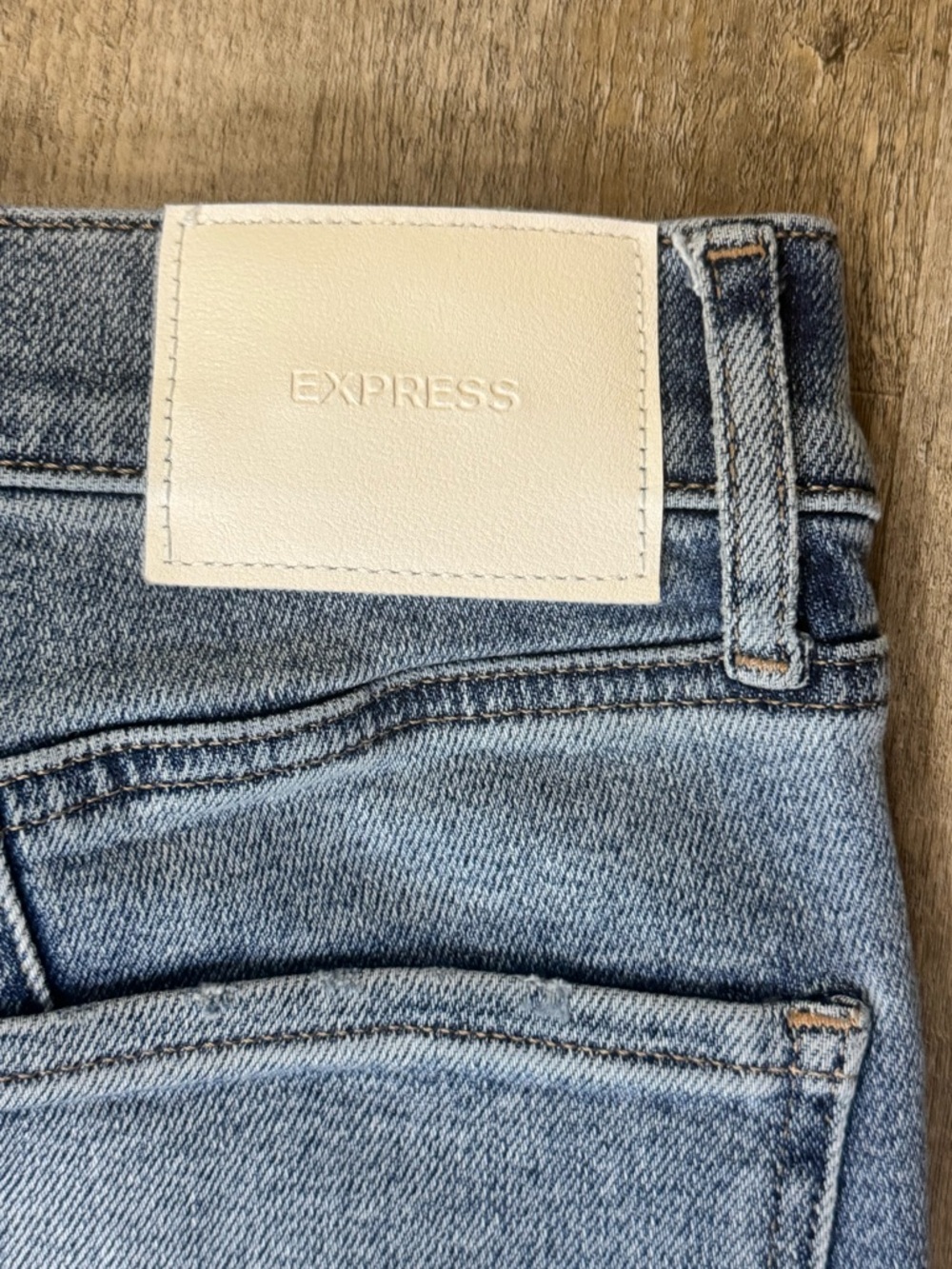 Express 70s Flare Mid-Rise Denim Jeans, Hyper Sculpt & Stretch, Medium Wash, 10R - Picture 6 of 10